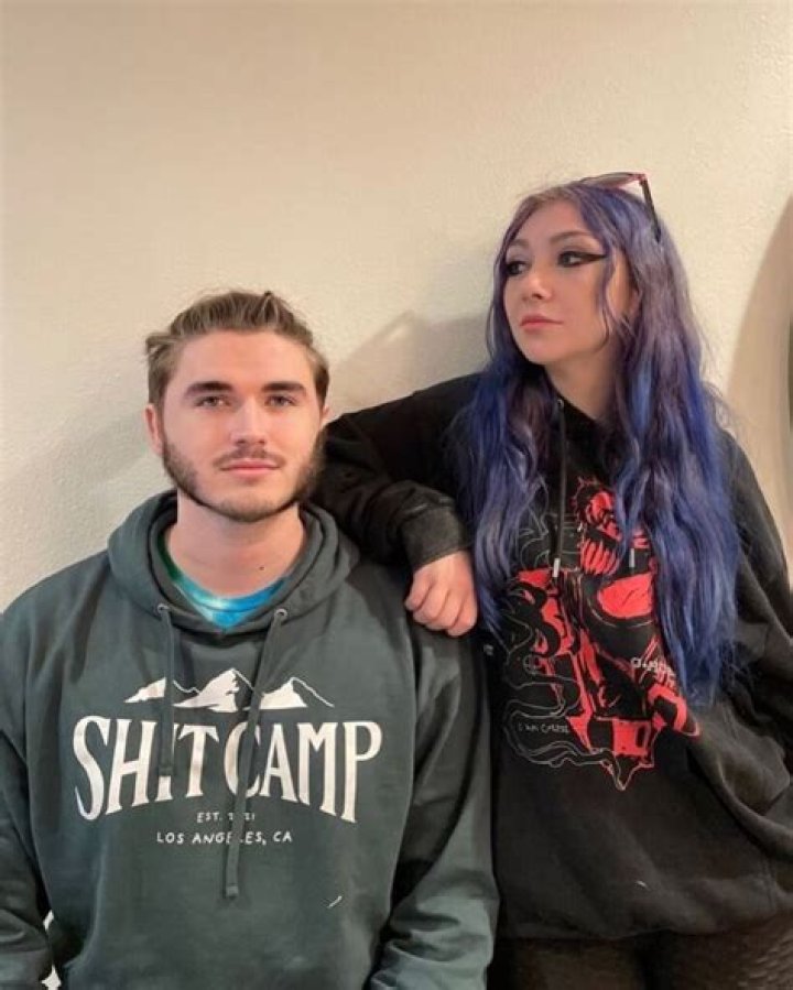 No, Jschlatt Girlfriend Is Not Pregnant Fans Denied New Rumors On Twitter